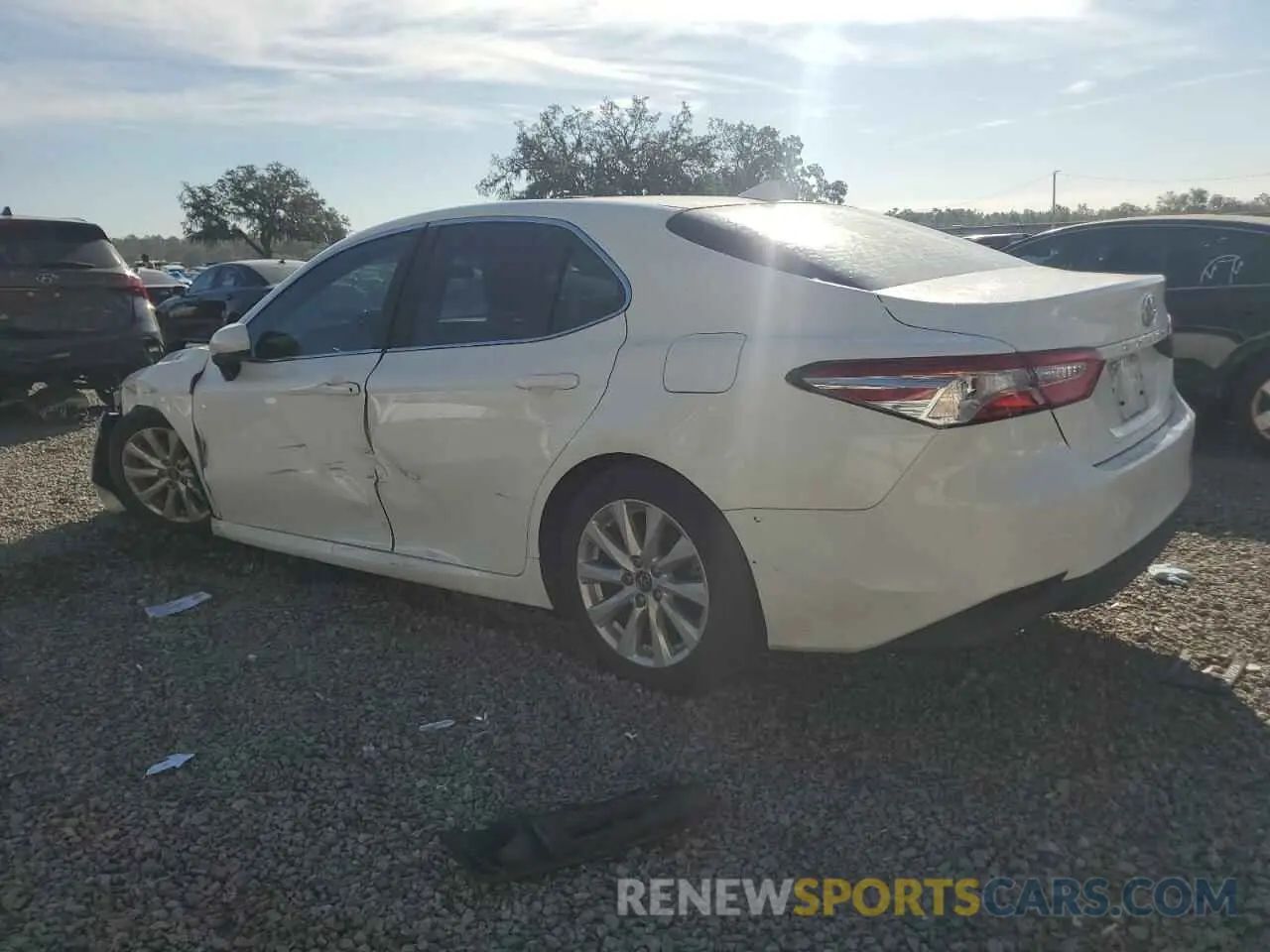2 fotografías del automóvil dañado 4T1C11AK4LU889779 TOYOTA CAMRY 2020