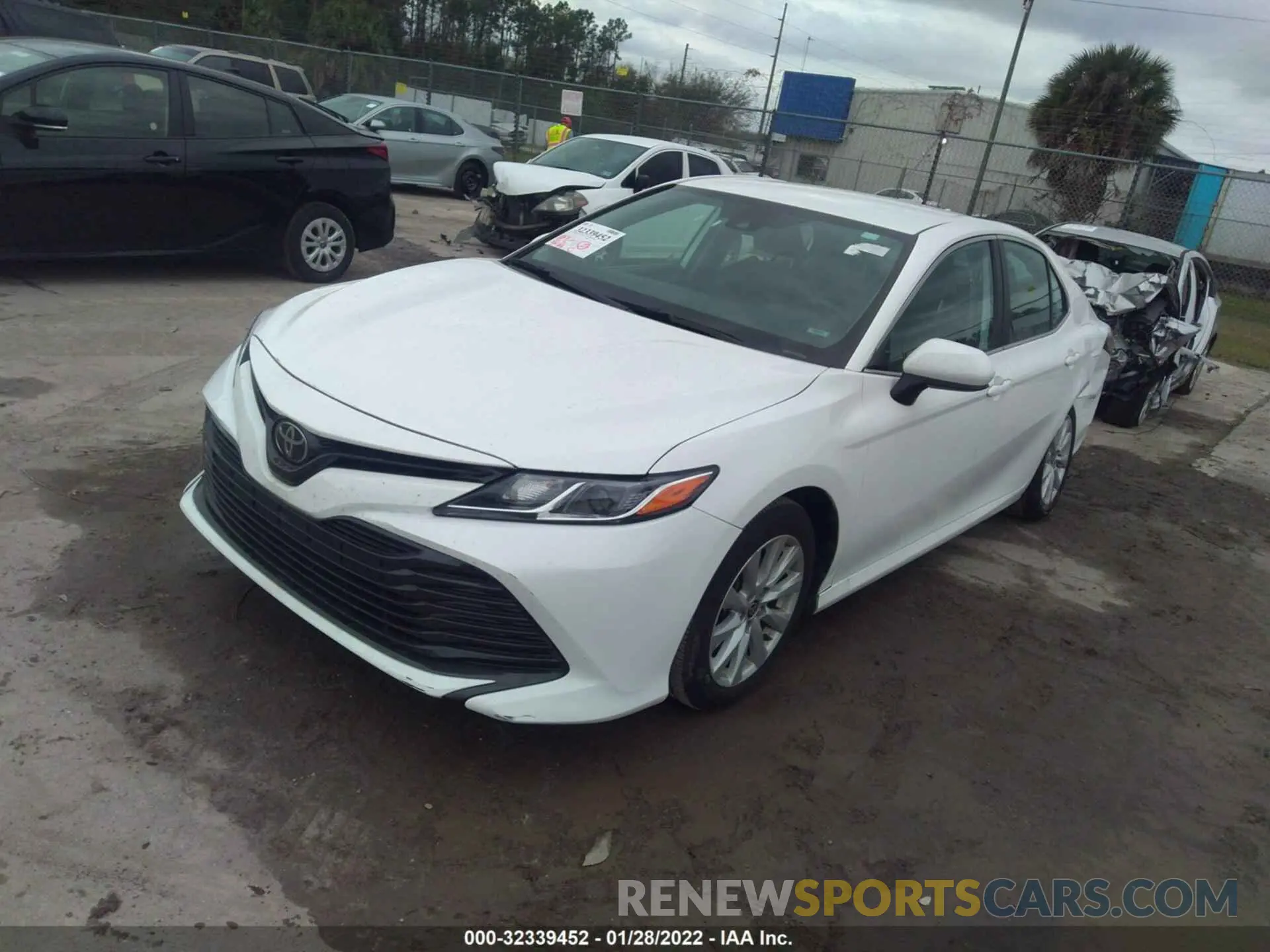 2 fotografías del automóvil dañado 4T1C11AK4LU946739 TOYOTA CAMRY 2020