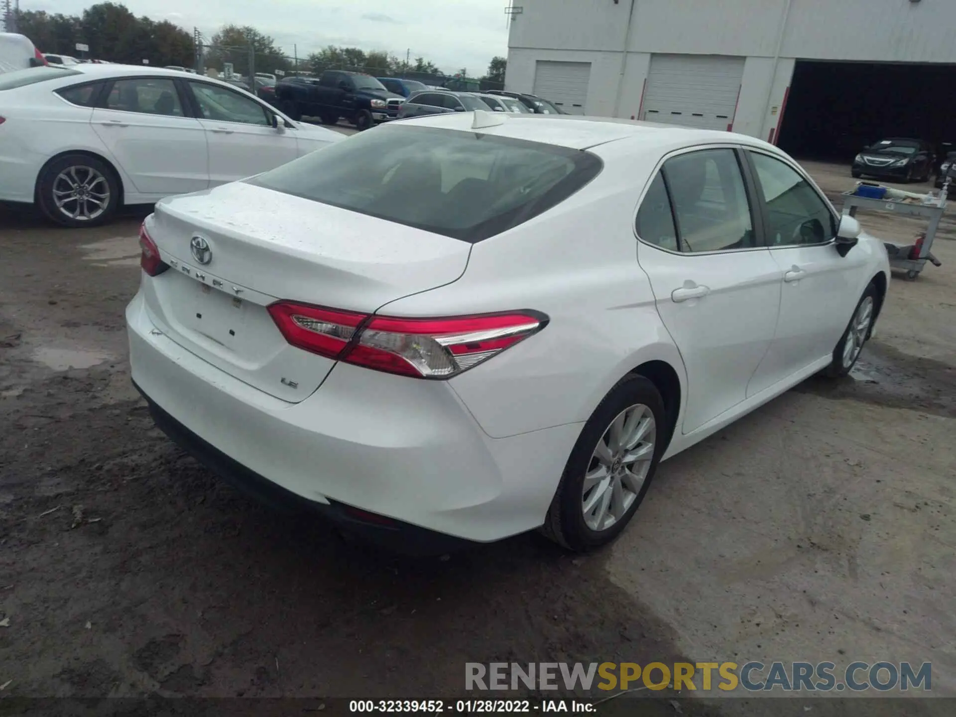 4 fotografías del automóvil dañado 4T1C11AK4LU946739 TOYOTA CAMRY 2020