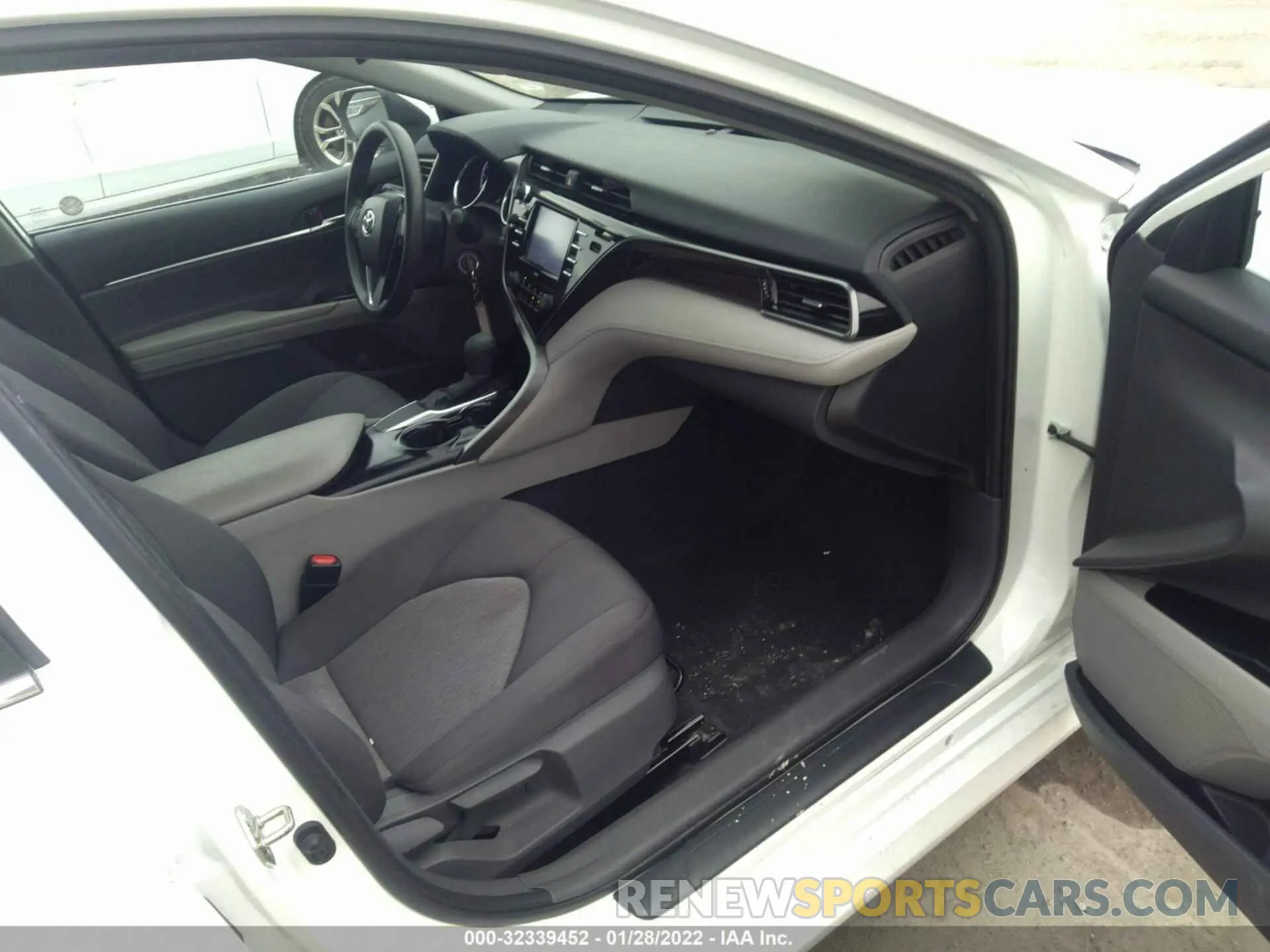 5 fotografías del automóvil dañado 4T1C11AK4LU946739 TOYOTA CAMRY 2020