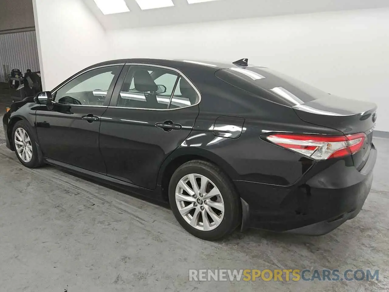 2 fotografías del automóvil dañado 4T1C11AK4LU998503 TOYOTA CAMRY 2020