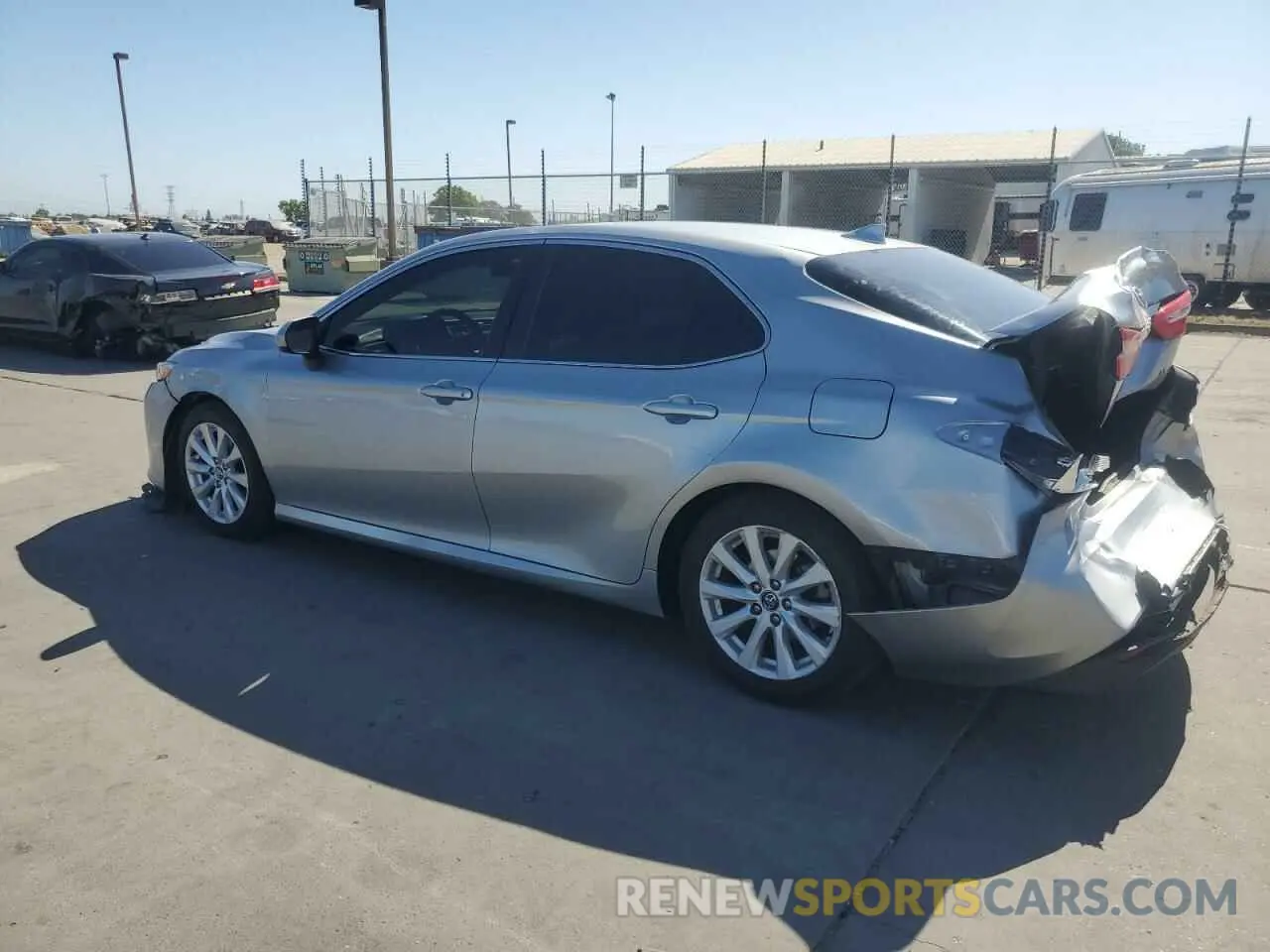 2 fotografías del automóvil dañado 4T1C11AK5LU329852 TOYOTA CAMRY 2020