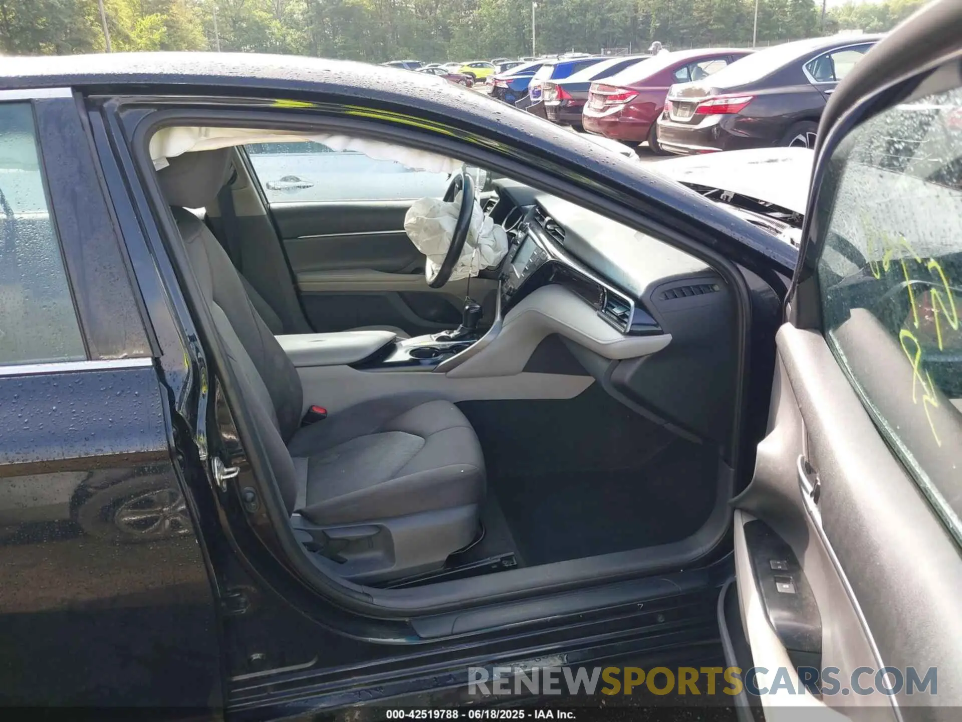 5 fotografías del automóvil dañado 4T1C11AK5LU352631 TOYOTA CAMRY 2020