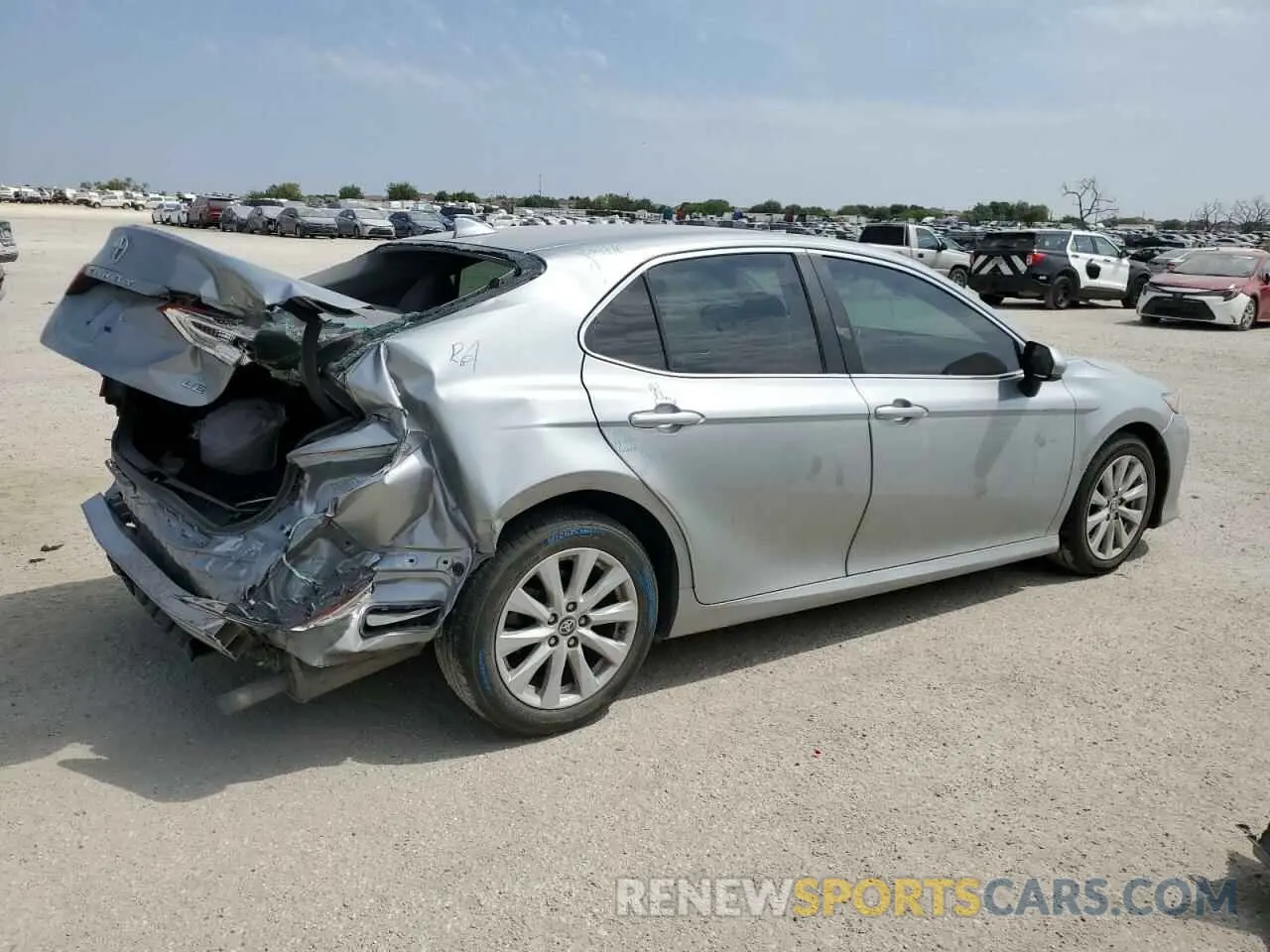 3 fotografías del automóvil dañado 4T1C11AK5LU401651 TOYOTA CAMRY 2020