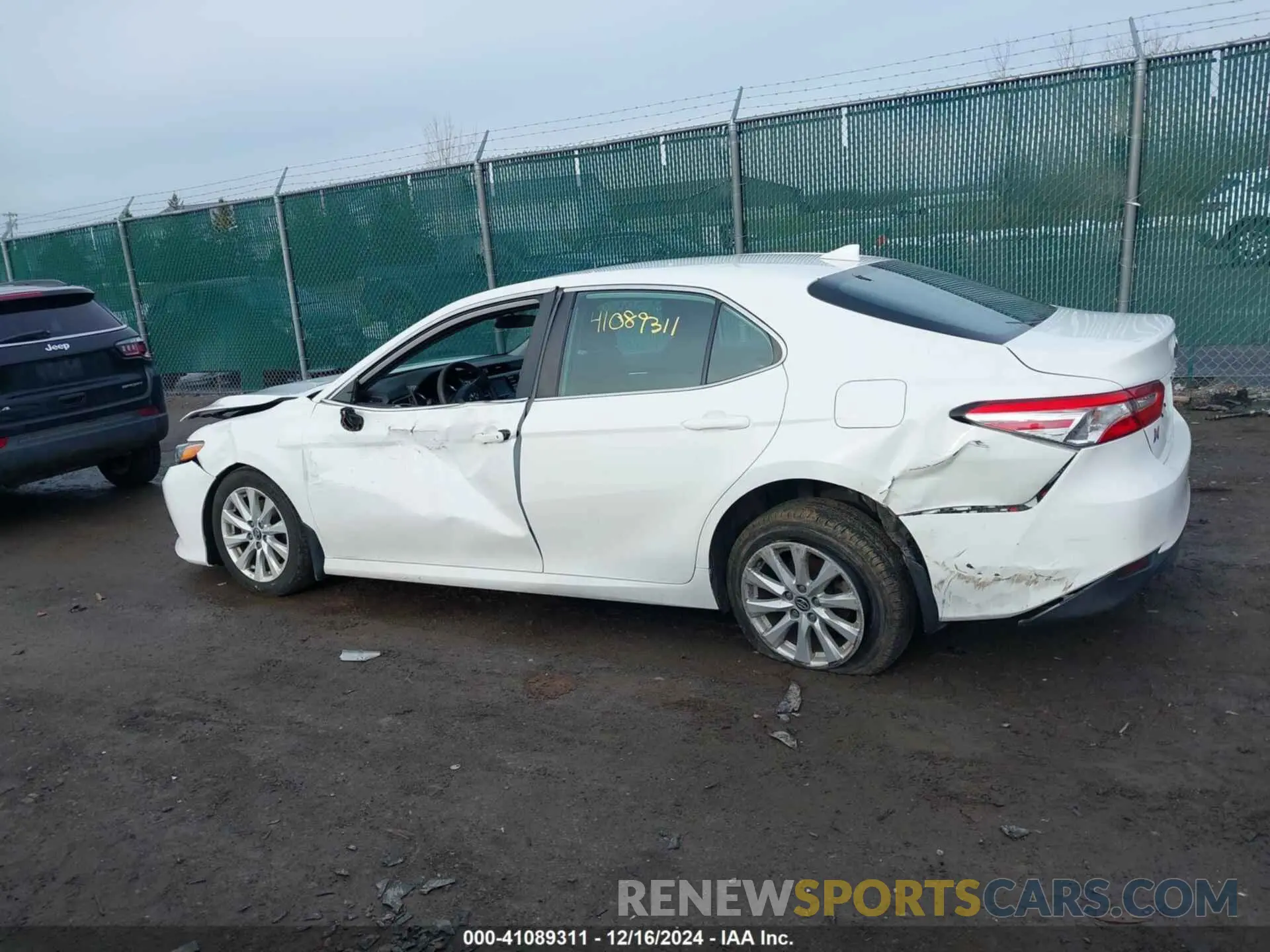 14 fotografías del automóvil dañado 4T1C11AK5LU860761 TOYOTA CAMRY 2020