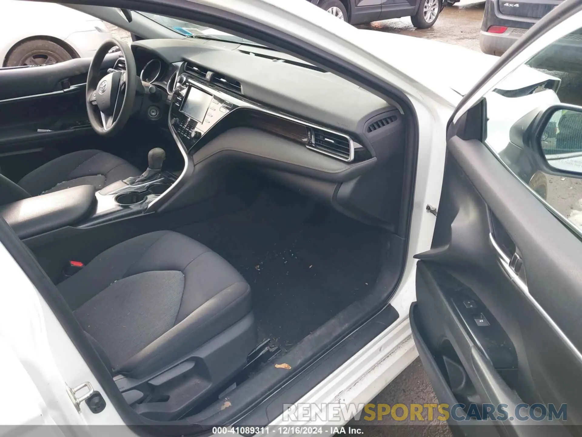 5 fotografías del automóvil dañado 4T1C11AK5LU860761 TOYOTA CAMRY 2020