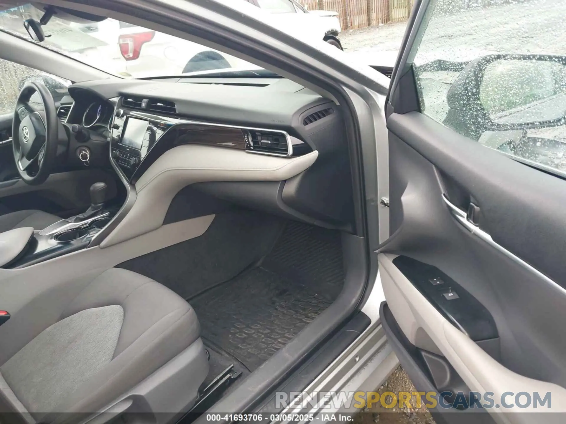 5 fotografías del automóvil dañado 4T1C11AK5LU869525 TOYOTA CAMRY 2020