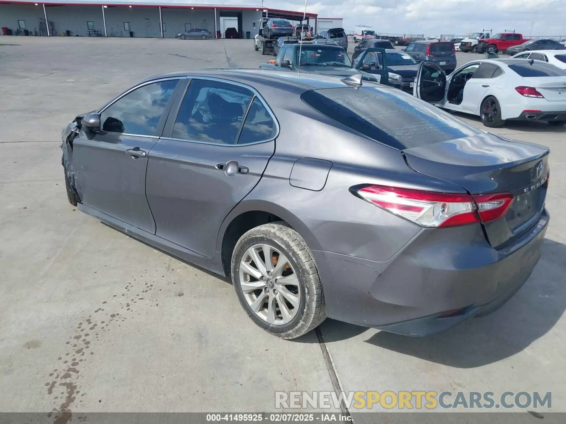 3 fotografías del automóvil dañado 4T1C11AK5LU929500 TOYOTA CAMRY 2020