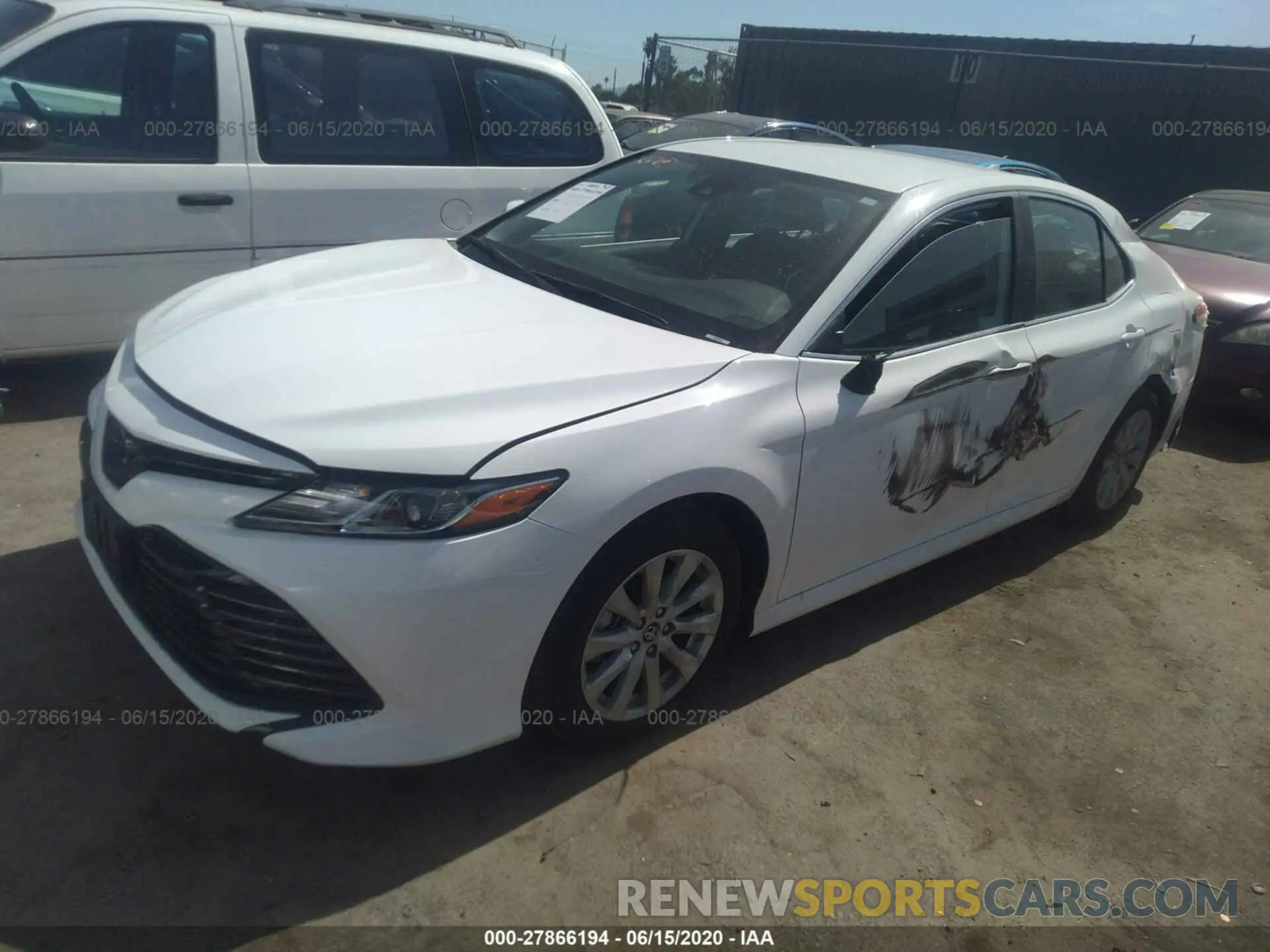 2 fotografías del automóvil dañado 4T1C11AK6LU869159 TOYOTA CAMRY 2020