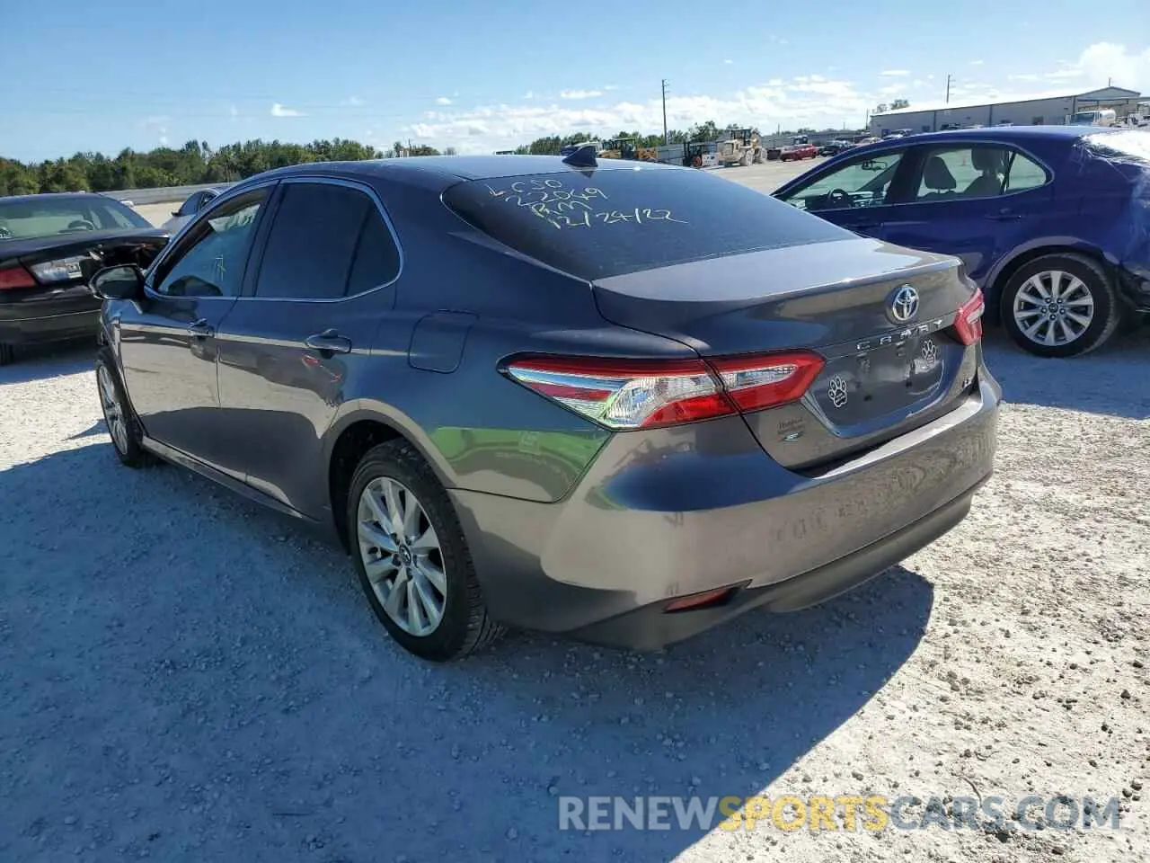 2 fotografías del automóvil dañado 4T1C11AK6LU886351 TOYOTA CAMRY 2020