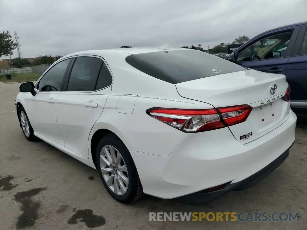 2 fotografías del automóvil dañado 4T1C11AK6LU943809 TOYOTA CAMRY 2020