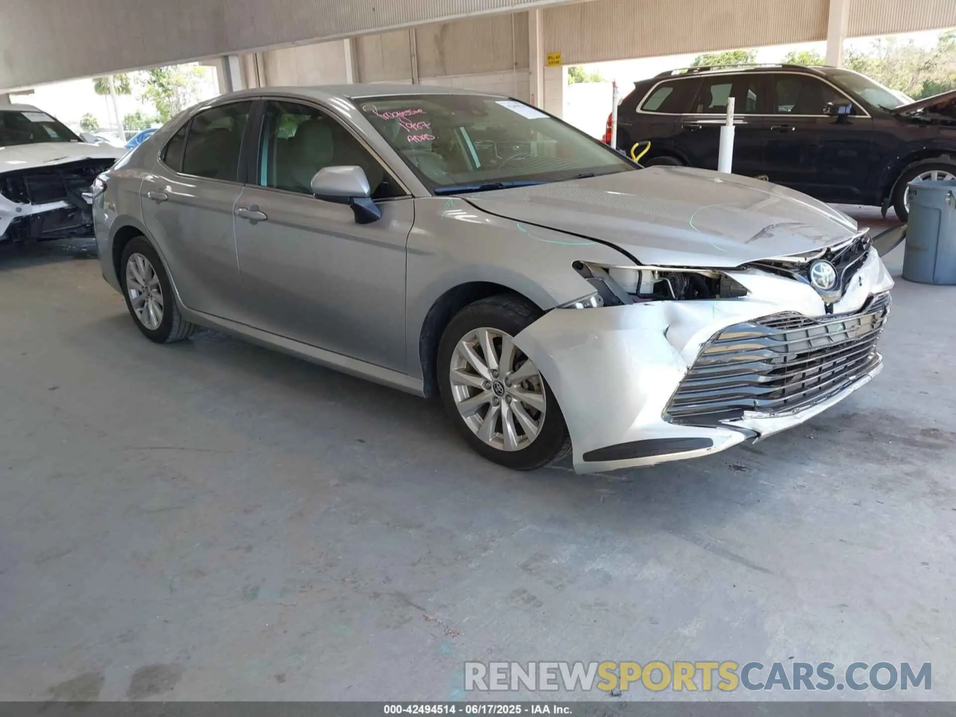 14 fotografías del automóvil dañado 4T1C11AK6LU956883 TOYOTA CAMRY 2020