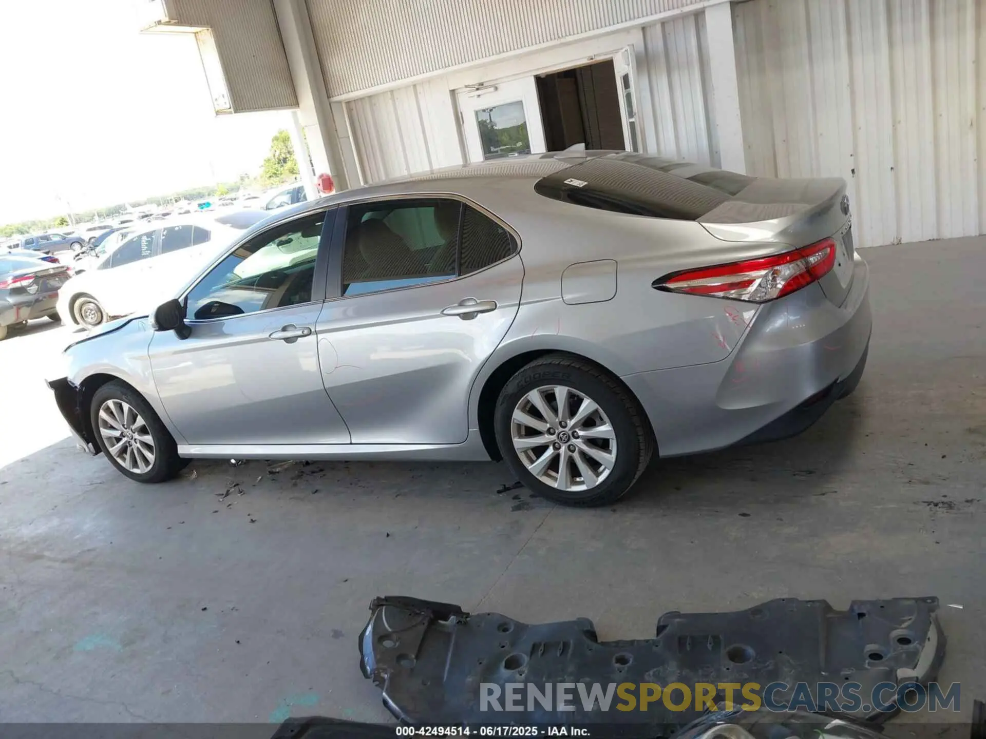 15 fotografías del automóvil dañado 4T1C11AK6LU956883 TOYOTA CAMRY 2020