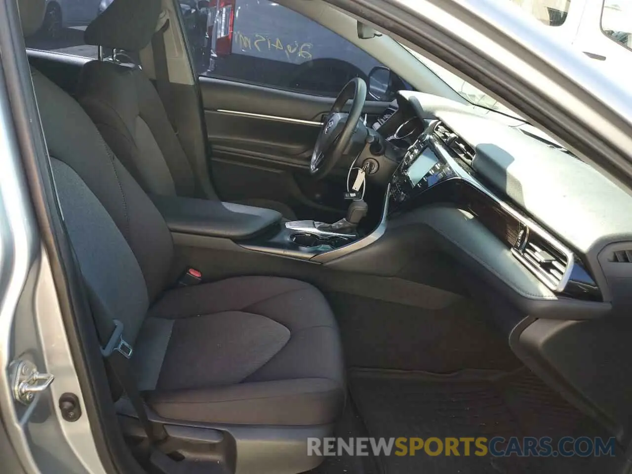 5 fotografías del automóvil dañado 4T1C11AK6LU963705 TOYOTA CAMRY 2020