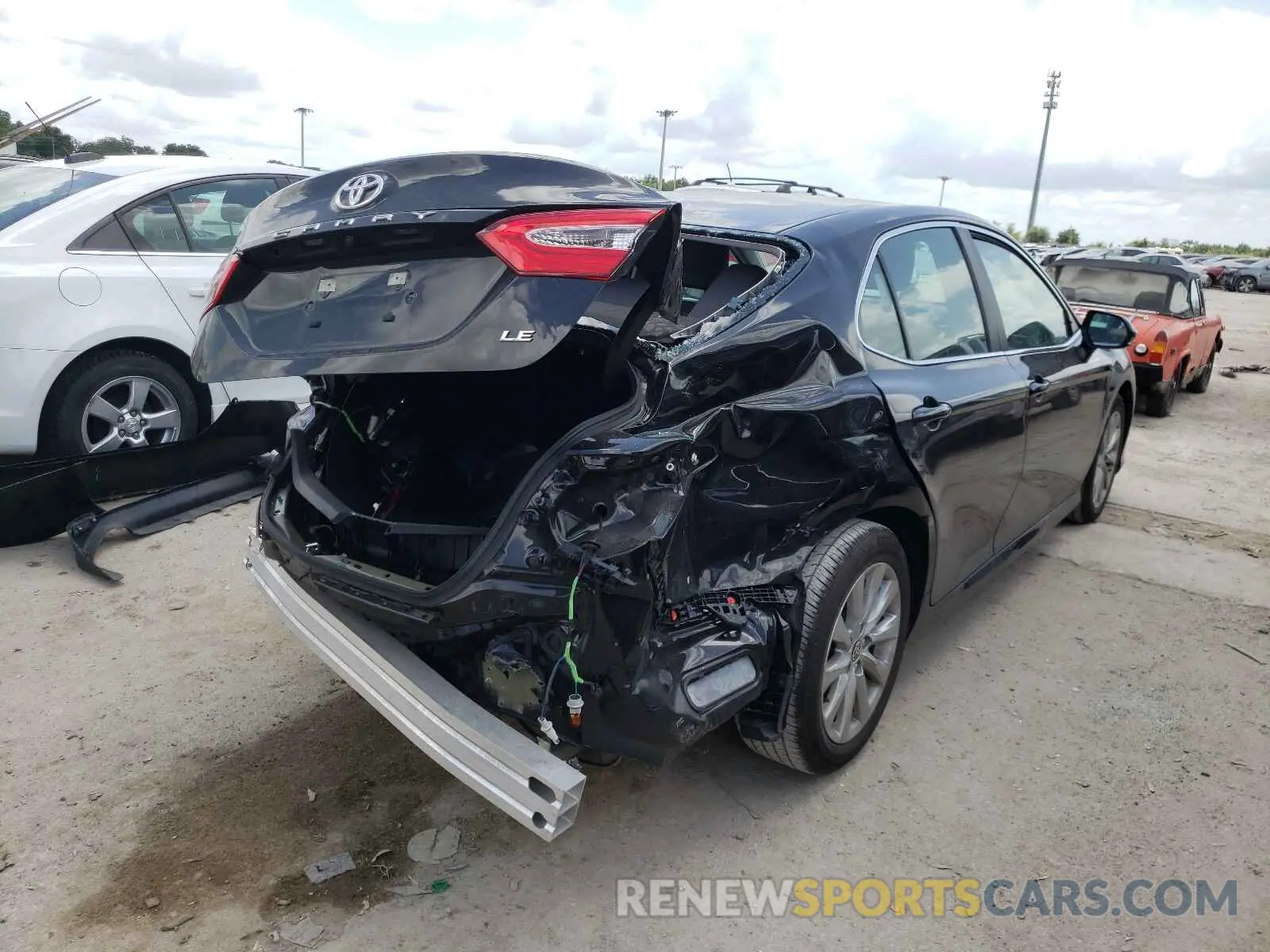 4 fotografías del automóvil dañado 4T1C11AK6LU971657 TOYOTA CAMRY 2020