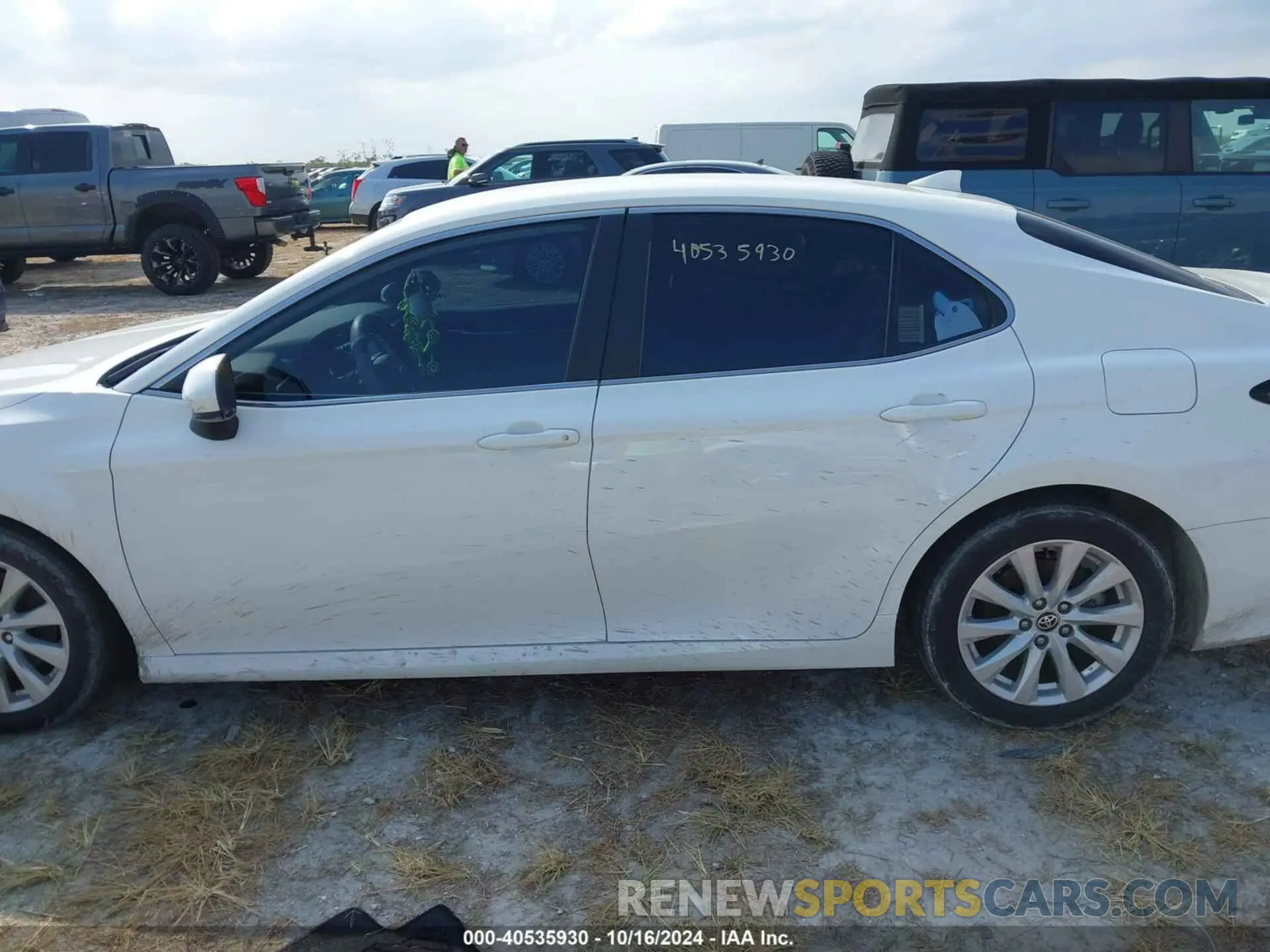 14 fotografías del automóvil dañado 4T1C11AK6LU991732 TOYOTA CAMRY 2020