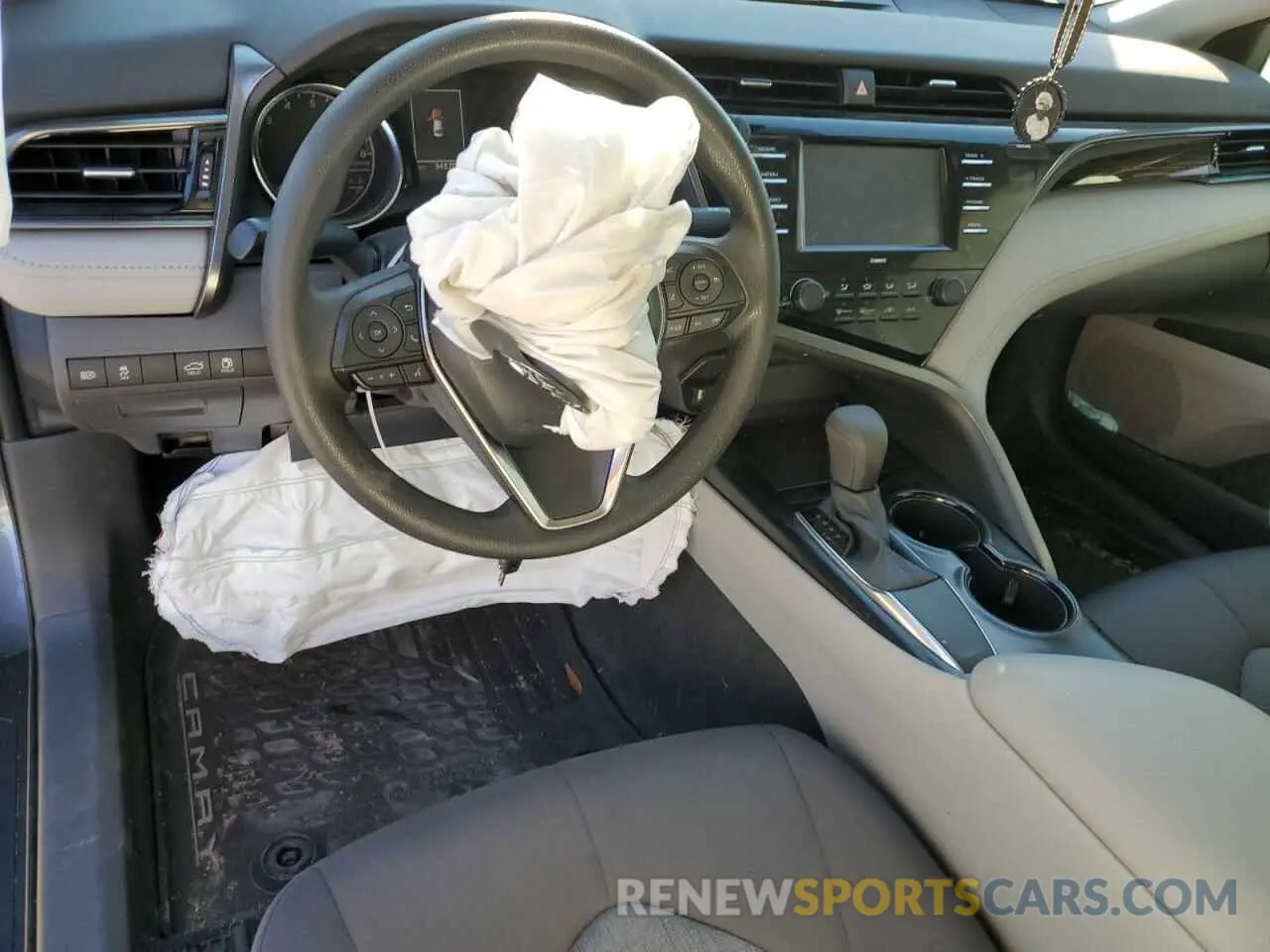 8 fotografías del automóvil dañado 4T1C11AK6LU995568 TOYOTA CAMRY 2020