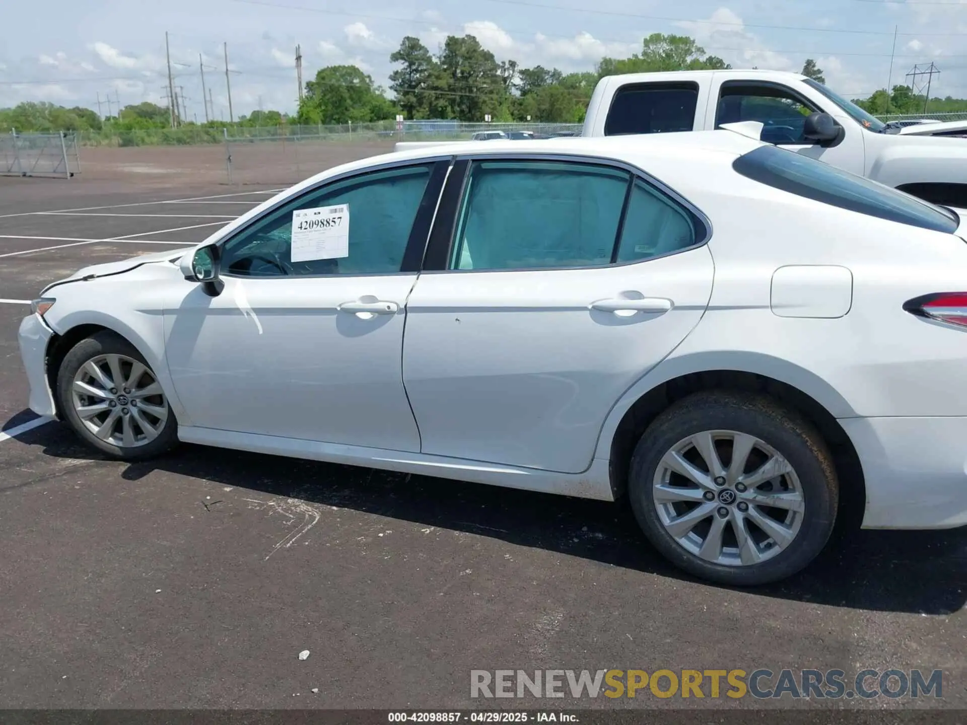 14 fotografías del automóvil dañado 4T1C11AK7LU313359 TOYOTA CAMRY 2020
