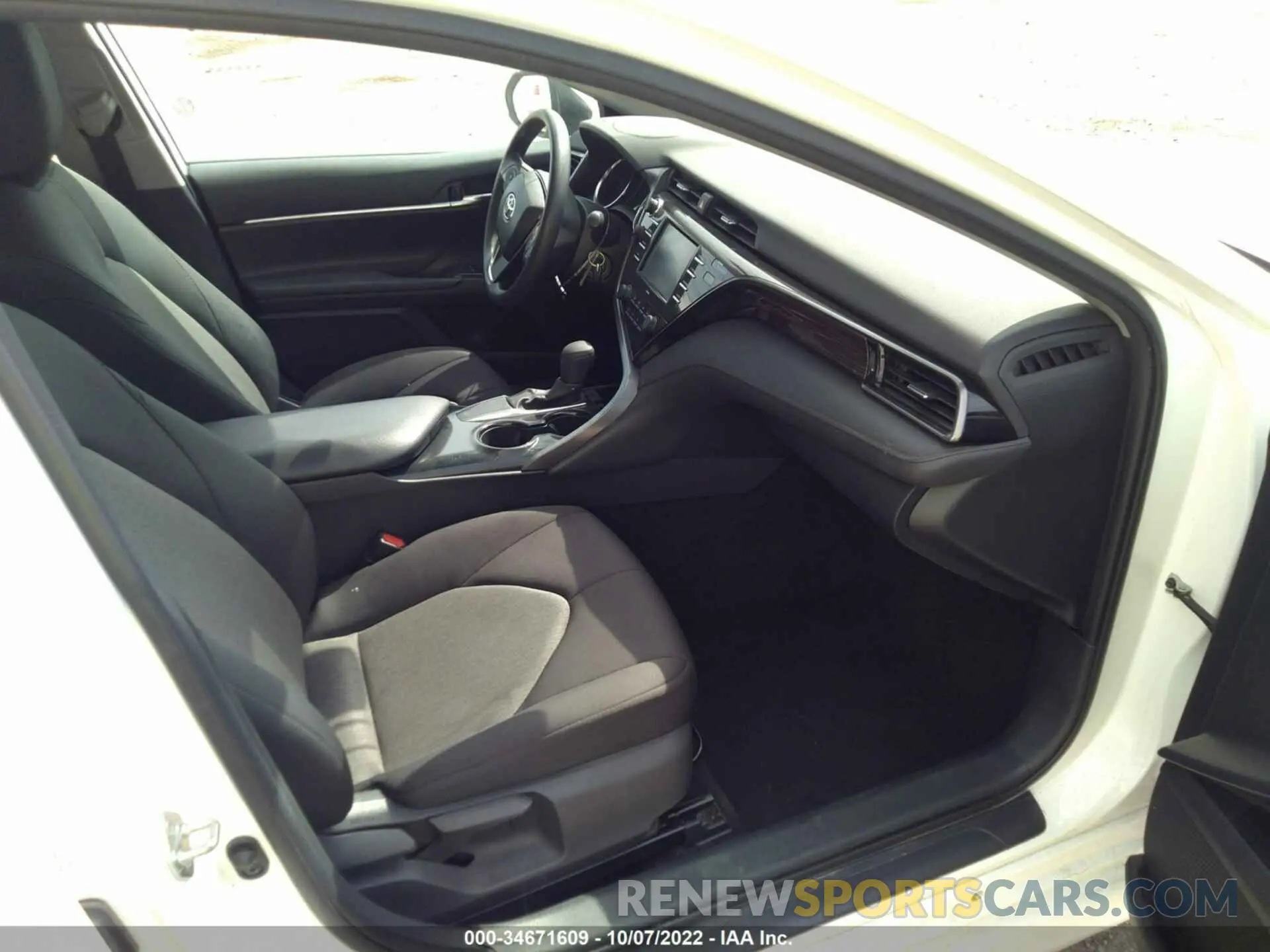 5 fotografías del automóvil dañado 4T1C11AK7LU359404 TOYOTA CAMRY 2020