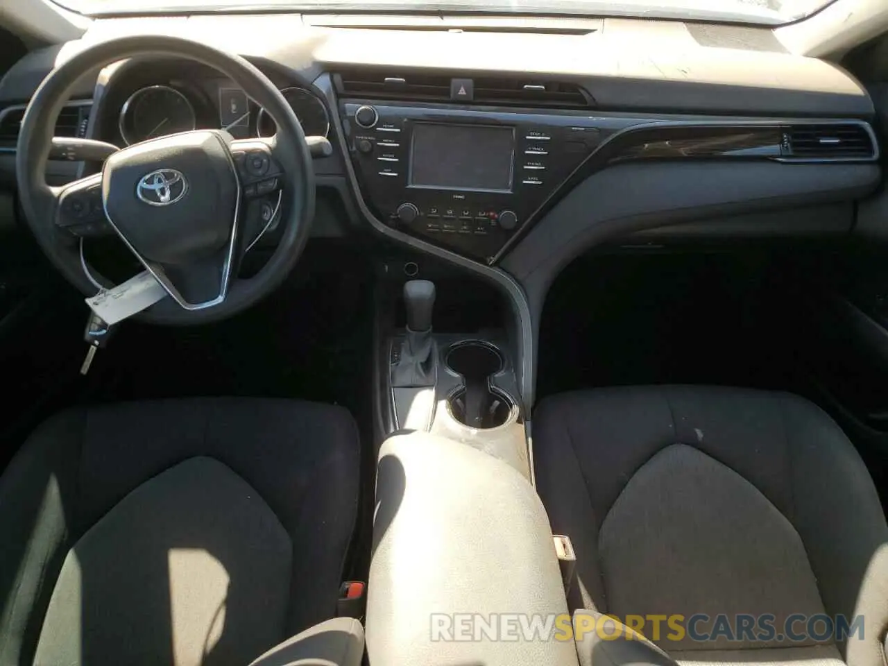 8 fotografías del automóvil dañado 4T1C11AK7LU504389 TOYOTA CAMRY 2020