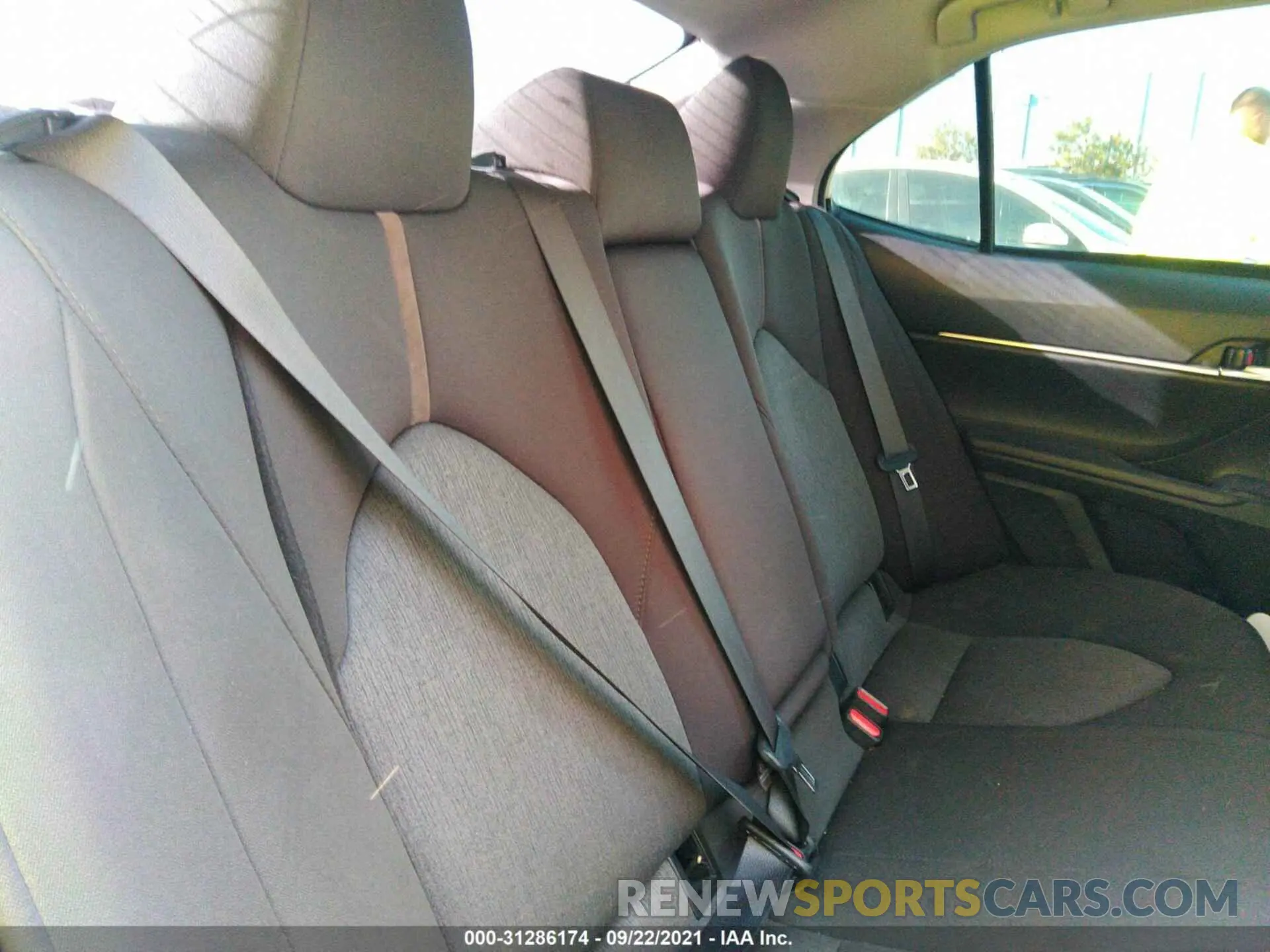 8 fotografías del automóvil dañado 4T1C11AK7LU857165 TOYOTA CAMRY 2020