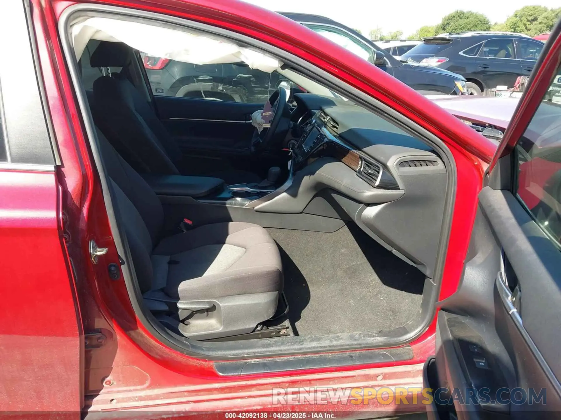 5 fotografías del automóvil dañado 4T1C11AK8LU337931 TOYOTA CAMRY 2020