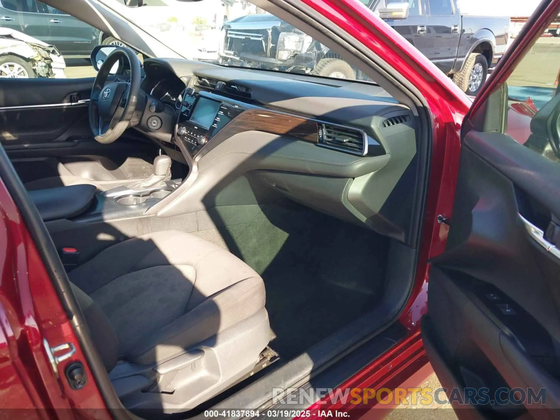 5 fotografías del automóvil dañado 4T1C11AK9LU311063 TOYOTA CAMRY 2020