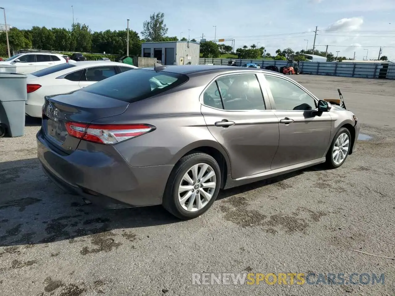 3 fotografías del automóvil dañado 4T1C11AK9LU376513 TOYOTA CAMRY 2020