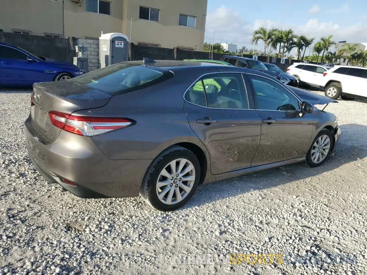 3 fotografías del automóvil dañado 4T1C11AK9LU900128 TOYOTA CAMRY 2020