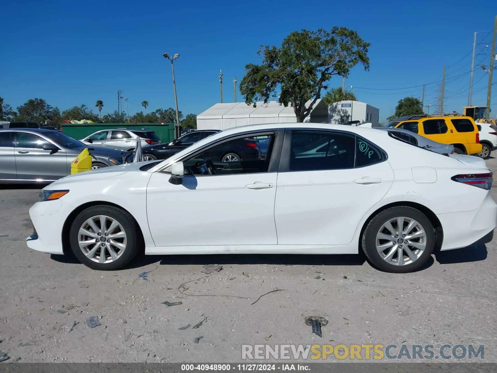 14 fotografías del automóvil dañado 4T1C11AK9LU926759 TOYOTA CAMRY 2020