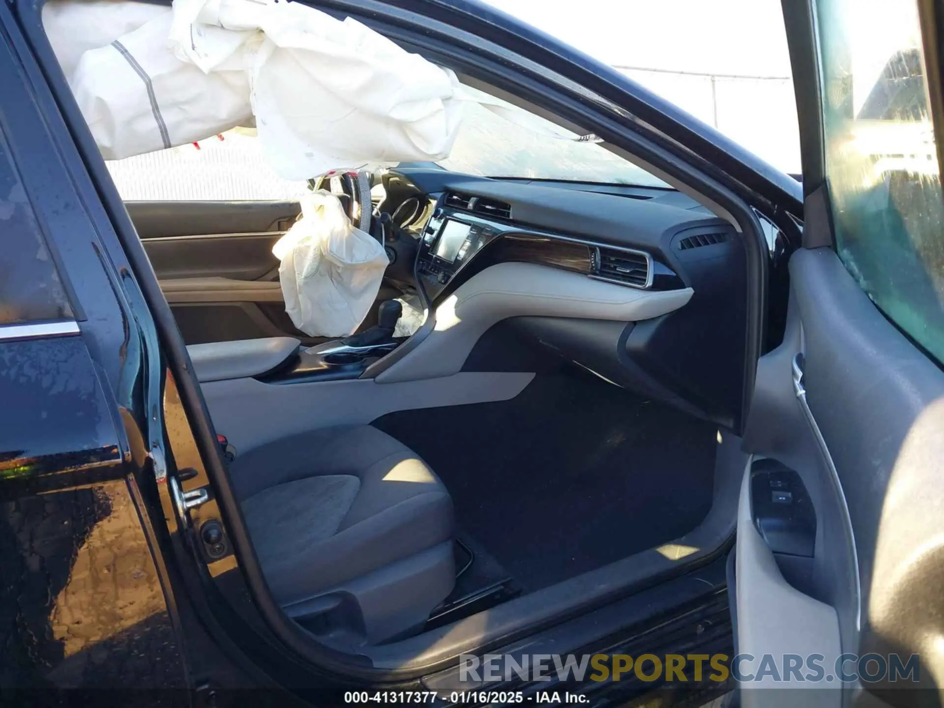 5 fotografías del automóvil dañado 4T1C11AK9LU961365 TOYOTA CAMRY 2020
