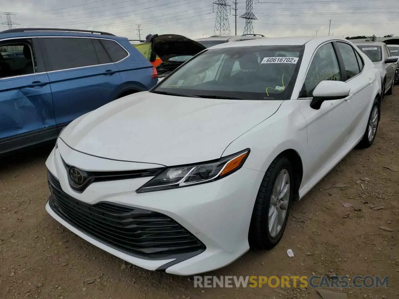 2 fotografías del automóvil dañado 4T1C11AKXLU316529 TOYOTA CAMRY 2020