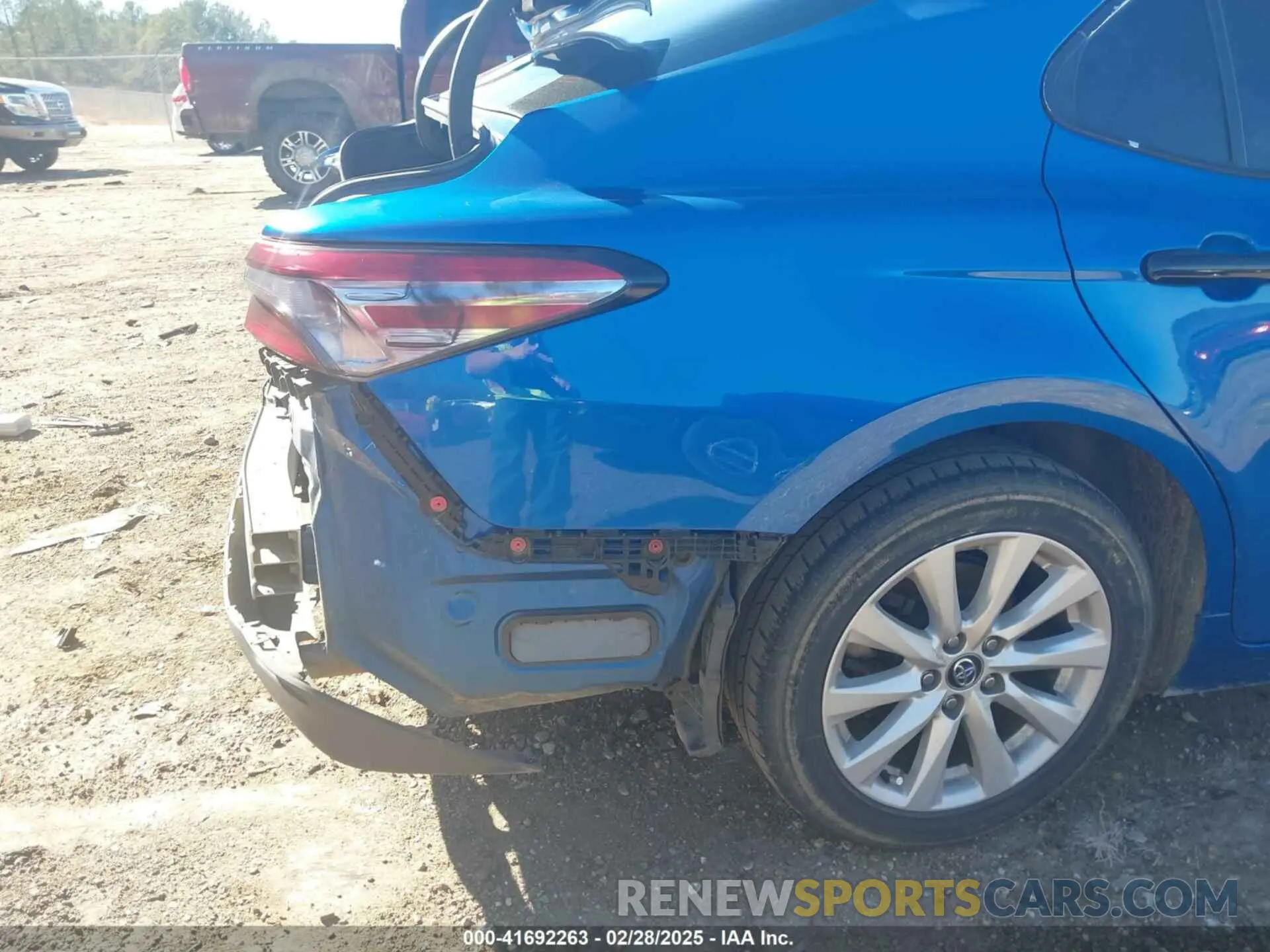 17 fotografías del automóvil dañado 4T1C11AKXLU335355 TOYOTA CAMRY 2020