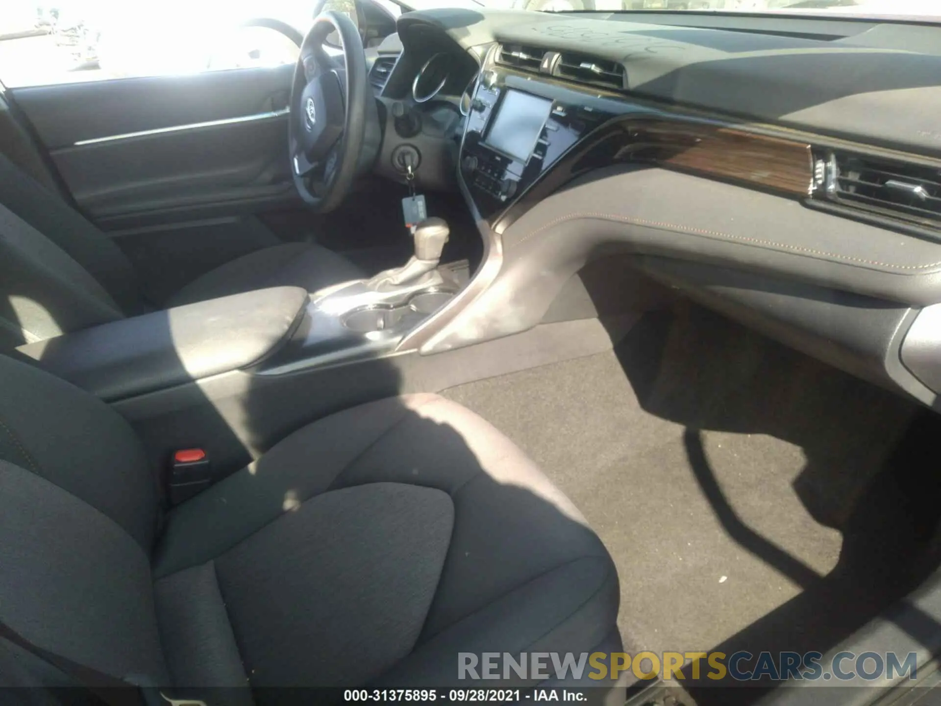 5 fotografías del automóvil dañado 4T1C11AKXLU359249 TOYOTA CAMRY 2020