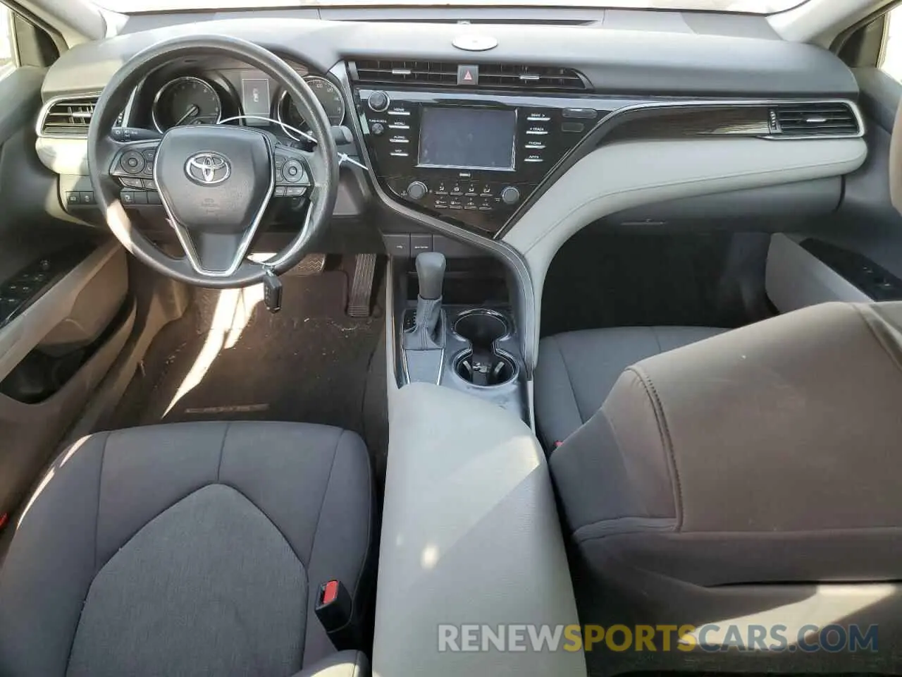 8 fotografías del automóvil dañado 4T1C11AKXLU396303 TOYOTA CAMRY 2020