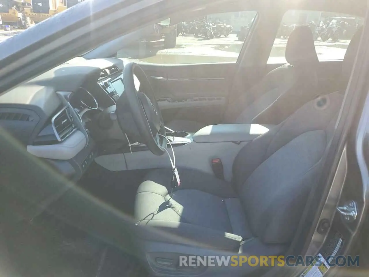 7 fotografías del automóvil dañado 4T1C11AKXLU510400 TOYOTA CAMRY 2020