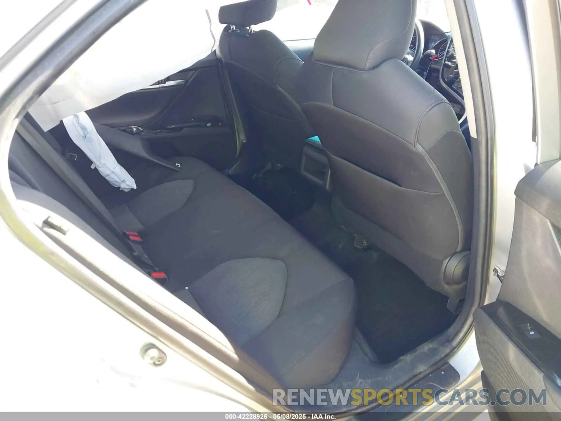 8 fotografías del automóvil dañado 4T1C11AKXLU913826 TOYOTA CAMRY 2020