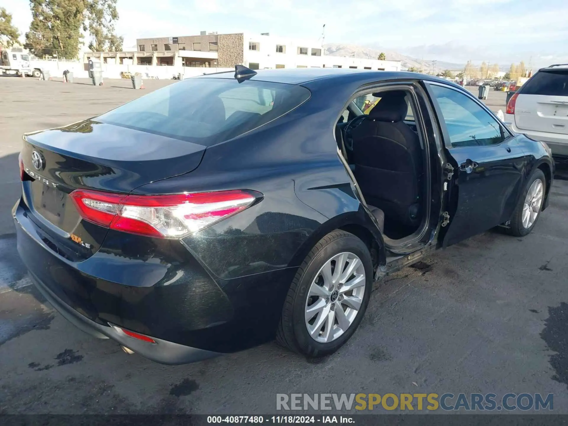 4 fotografías del automóvil dañado 4T1C11AKXLU960175 TOYOTA CAMRY 2020