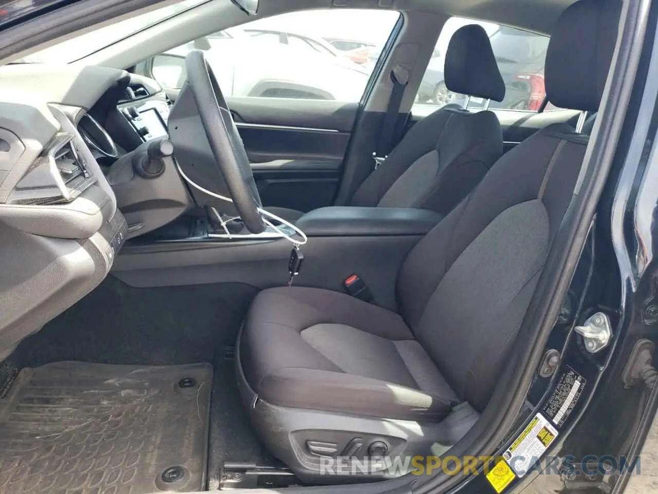 7 fotografías del automóvil dañado 4T1C11AKXLU976599 TOYOTA CAMRY 2020