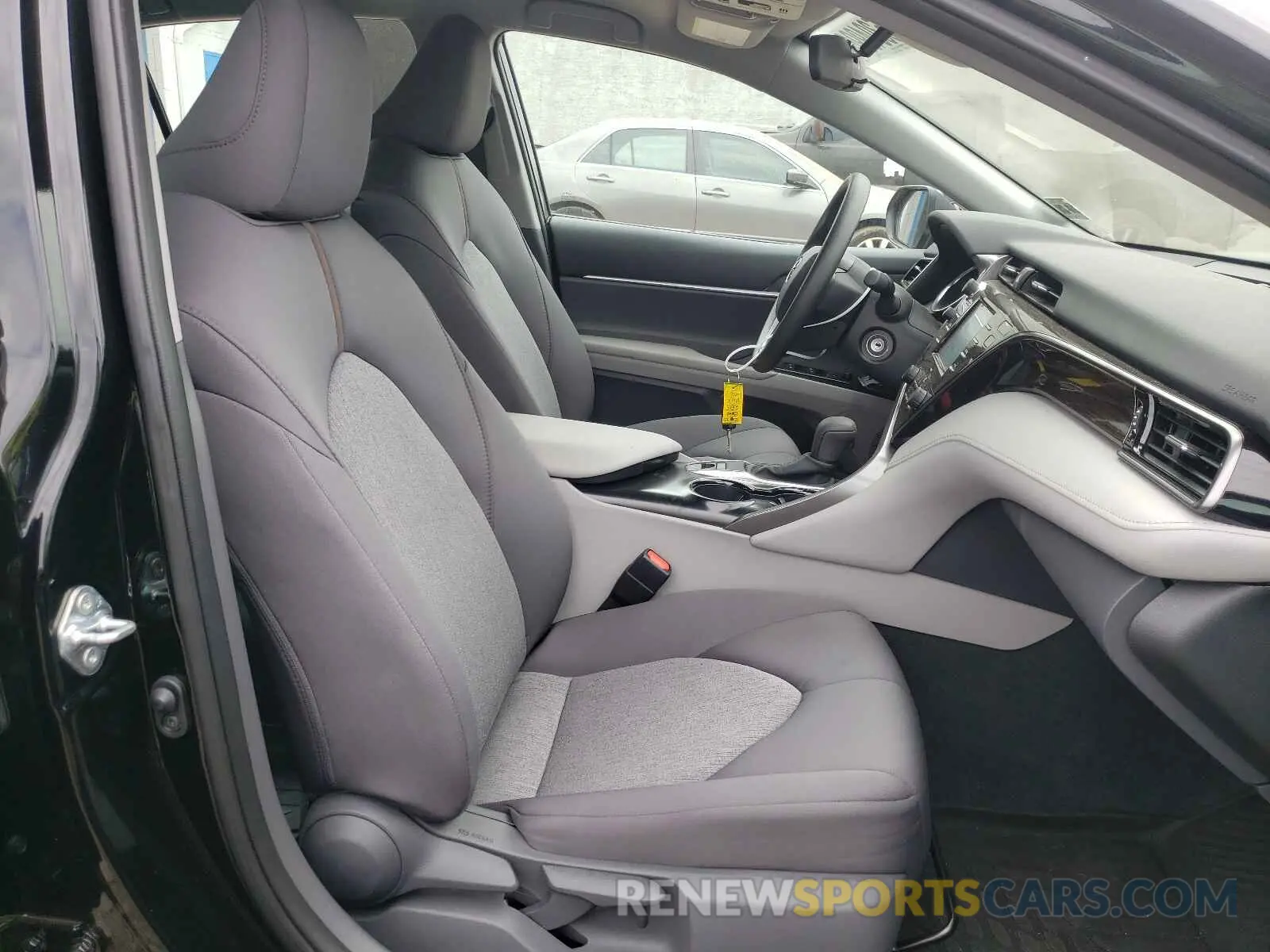 5 fotografías del automóvil dañado 4T1C11BK4LU003412 TOYOTA CAMRY 2020