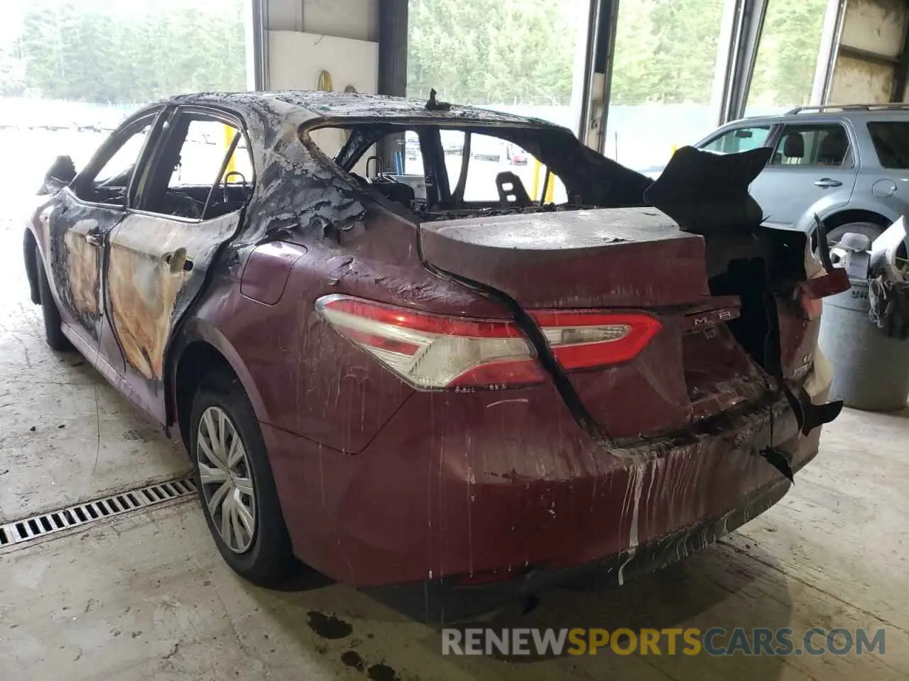 3 fotografías del automóvil dañado 4T1C31AK1LU523059 TOYOTA CAMRY 2020