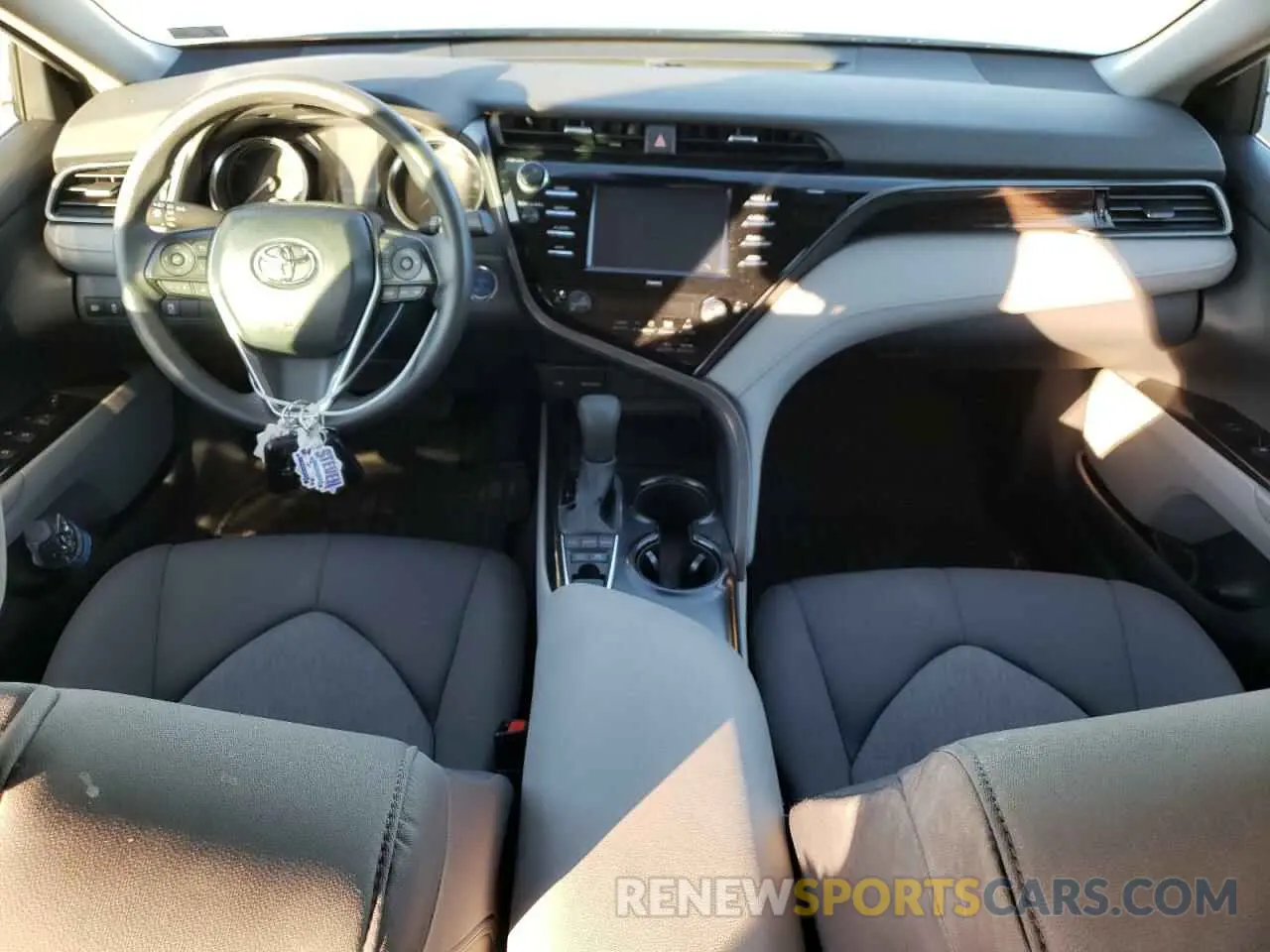 8 fotografías del automóvil dañado 4T1C31AK1LU539102 TOYOTA CAMRY 2020