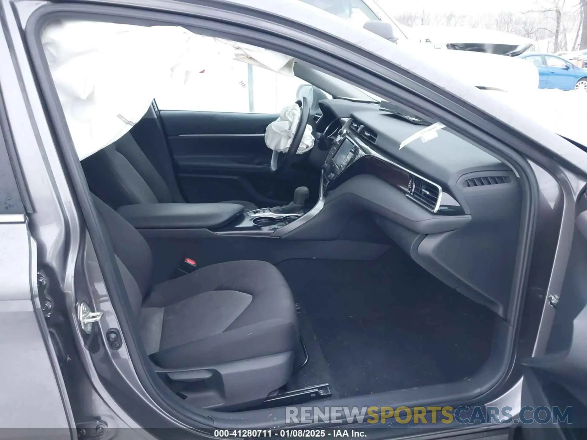 5 fotografías del automóvil dañado 4T1C31AK2LU527587 TOYOTA CAMRY 2020