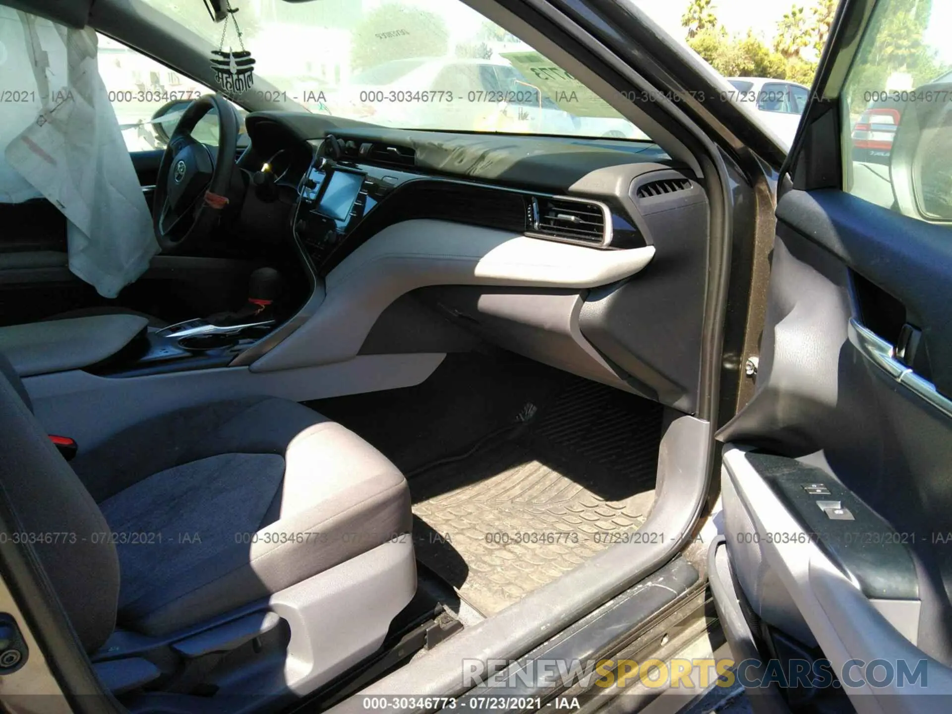 5 fotografías del automóvil dañado 4T1C31AK3LU011996 TOYOTA CAMRY 2020