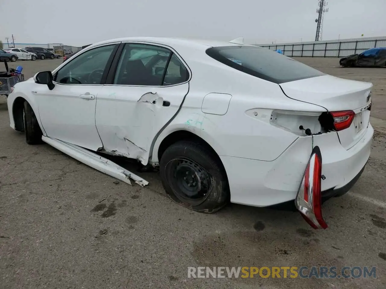 2 fotografías del automóvil dañado 4T1C31AK4LU518180 TOYOTA CAMRY 2020