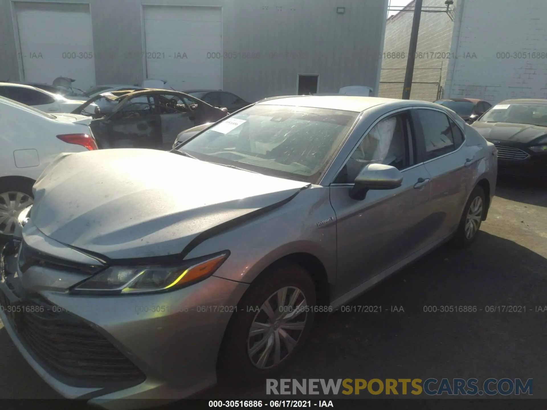 2 fotografías del automóvil dañado 4T1C31AK5LU519953 TOYOTA CAMRY 2020
