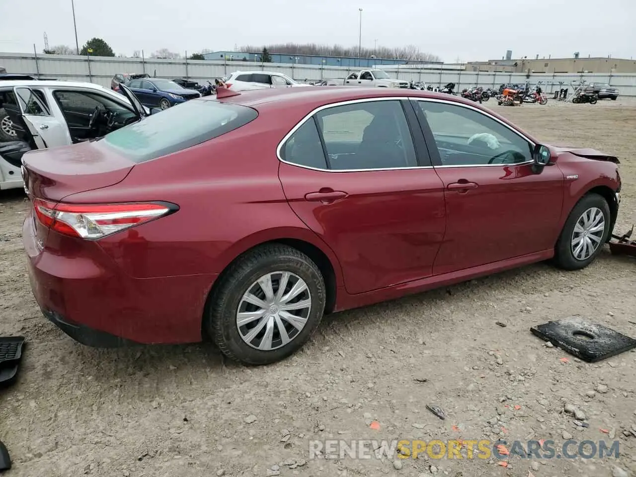 3 fotografías del automóvil dañado 4T1C31AK5LU526112 TOYOTA CAMRY 2020