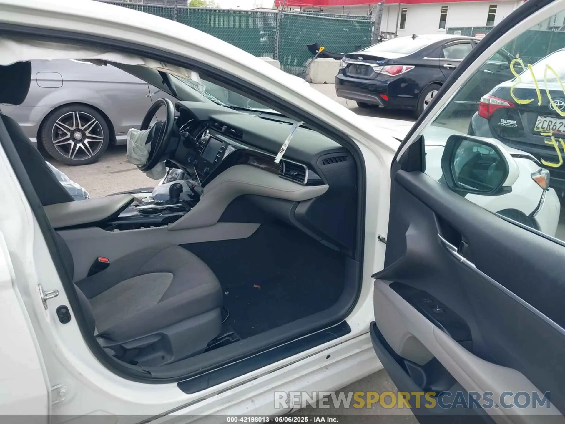 5 fotografías del automóvil dañado 4T1C31AK5LU538633 TOYOTA CAMRY 2020
