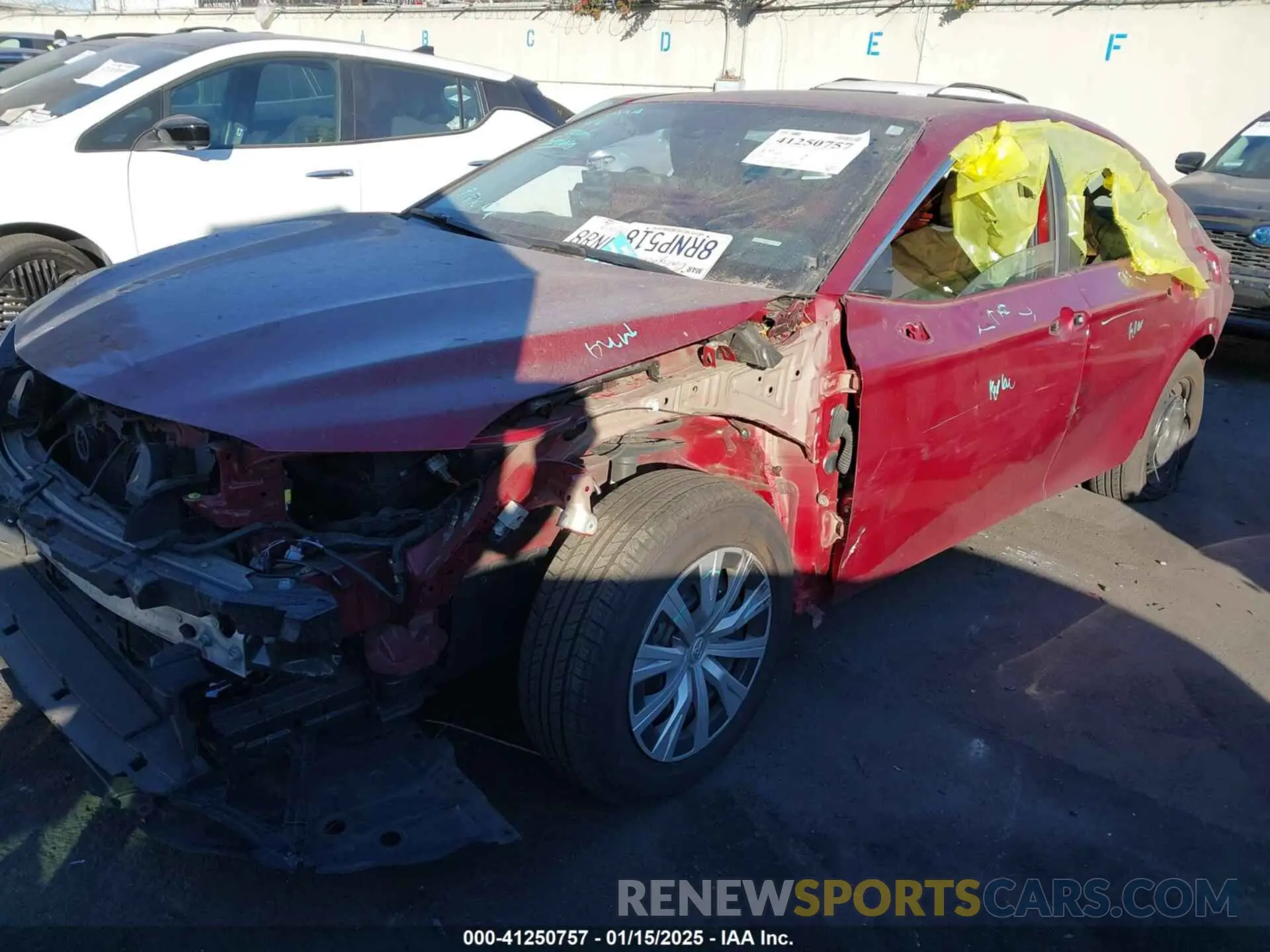2 fotografías del automóvil dañado 4T1C31AK6LU530198 TOYOTA CAMRY 2020