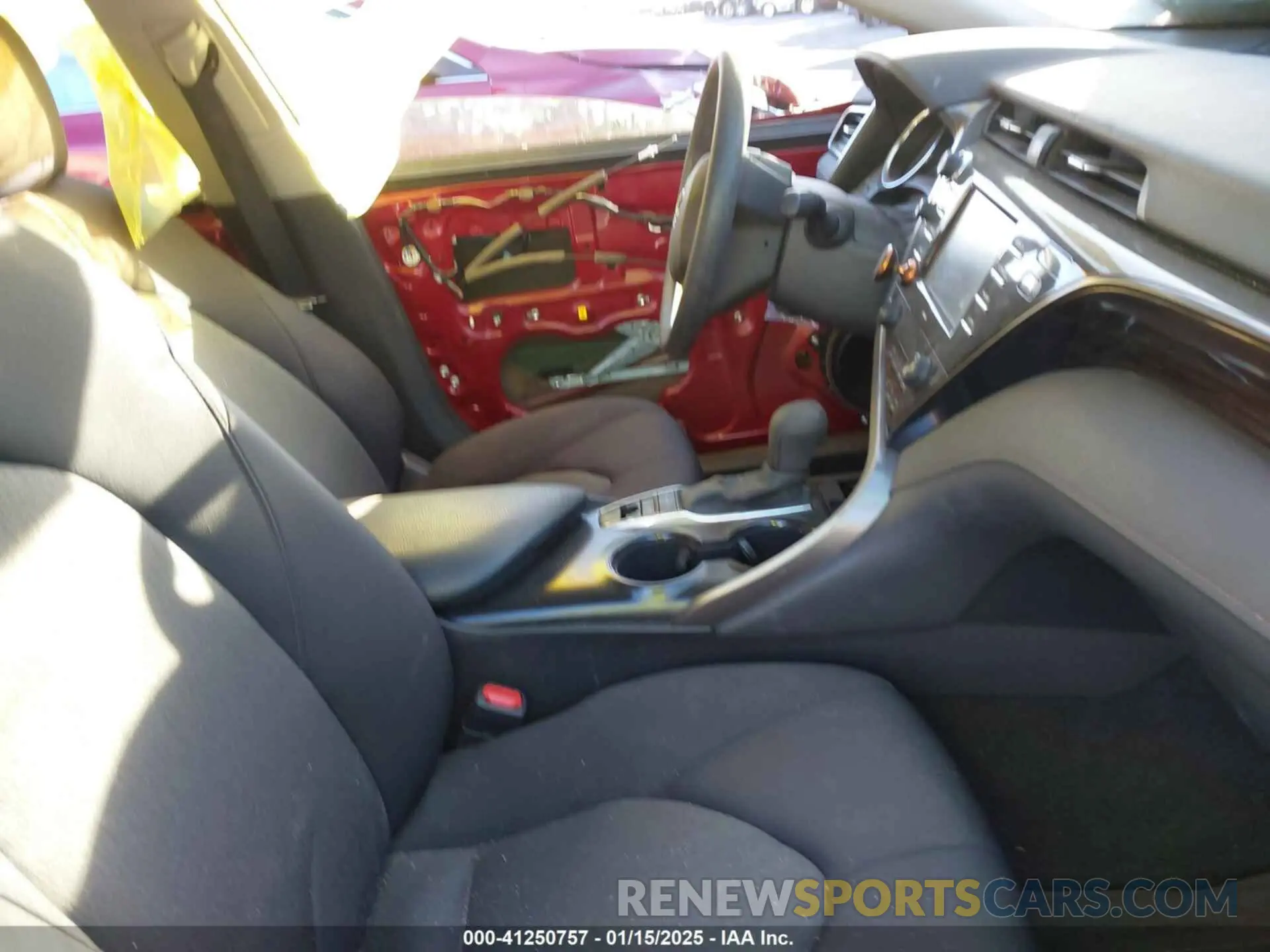 5 fotografías del automóvil dañado 4T1C31AK6LU530198 TOYOTA CAMRY 2020